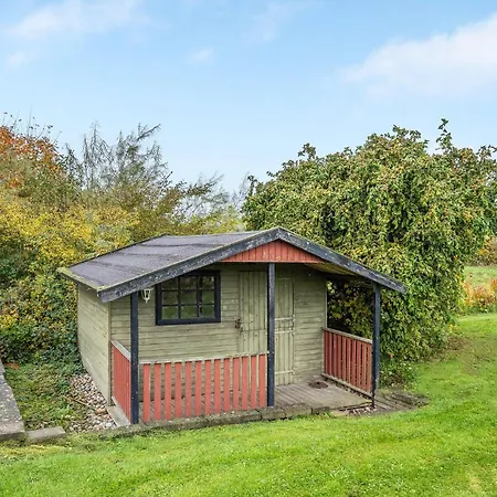 4 Bedroom Pet Friendly In *